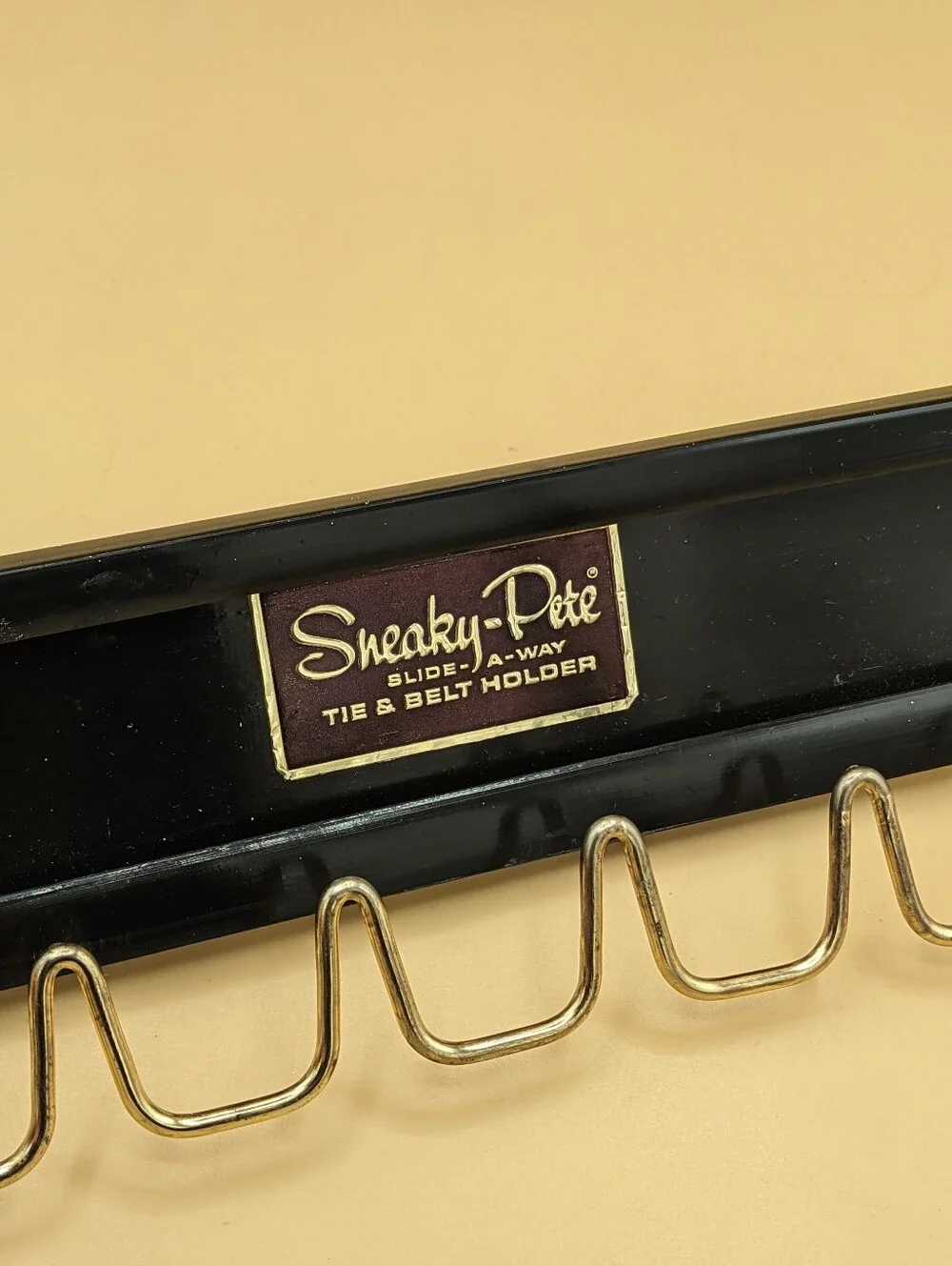 Vintage Sneaky Pete Slide-A-Way Tie & Belt Holder Gold Tone Wire Pre-owned WEAR